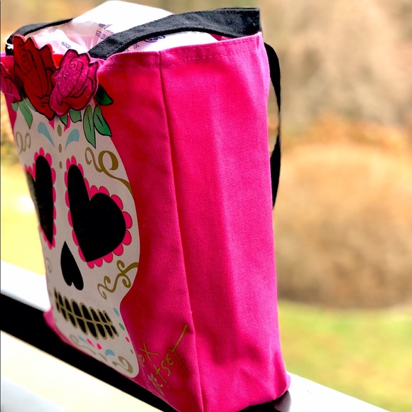 1 Left!! NWT Betsey Johnson Pink Sugar Skull Tote - Picture 3 of 8